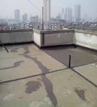石峰漏水维修 楼顶漏水是什么原因，楼顶漏水维修方法是什么?